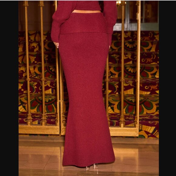 Elegant Burgundy Off-Shoulder Skirt Set. The skirt is too long on me, I'm 5'2". - Picture 4 of 4